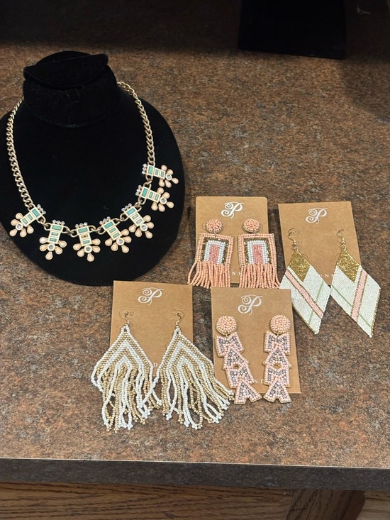 Plunder Jewelry - 👚Plunder Beaded Statement Necklace and earrings set
